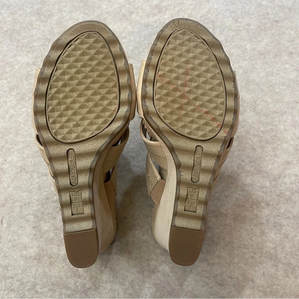 Aerosoles Cobblestone Tan Leather Beaded Wedge Boho Slip-On Sandals size 9